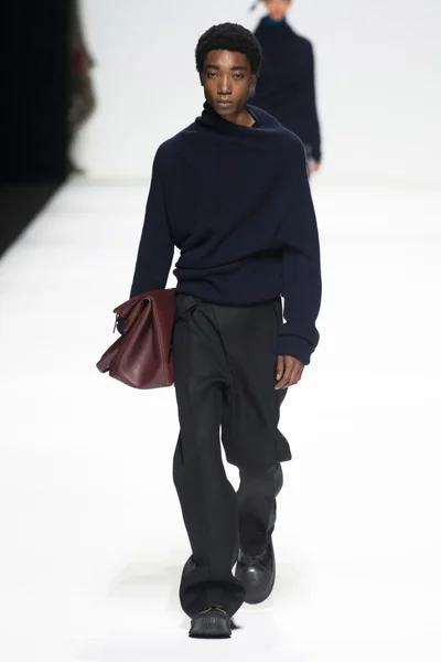 Look 15